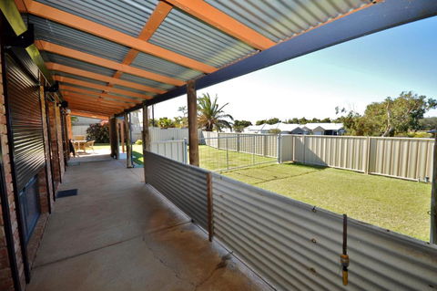 Rossys Retreat - Kalbarri WA - C Tourism 1