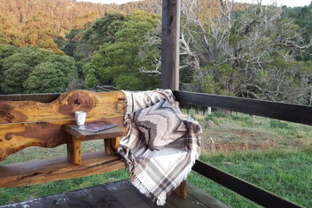 Rustic Hut Bush Retreat with C Tourism