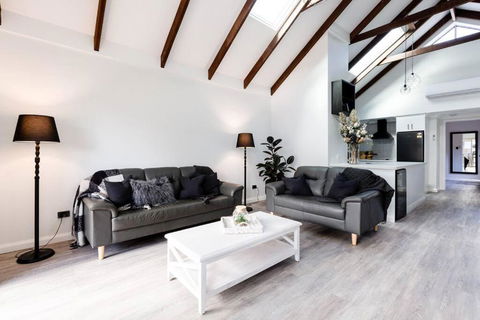 Salt & Pepper; Beautiful Town House In Margs! - C Tourism 1