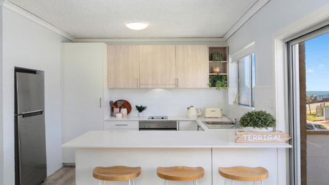Salt Life Short Walk To Beach, Shops Cafes Accom Holidays - C Tourism 1