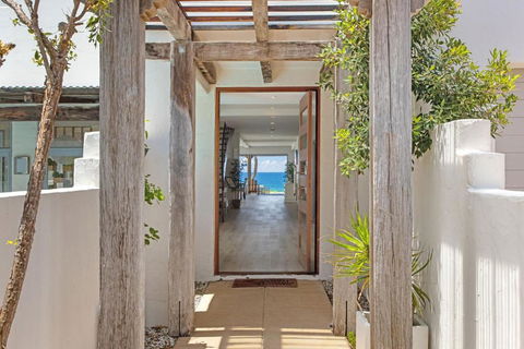 Saltwater Beach House - C Tourism 3