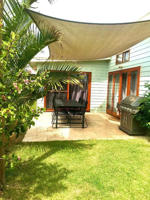 Salty Blue Beach House - C Tourism 0