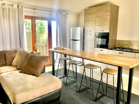 Salty Blue Beach House - C Tourism 3