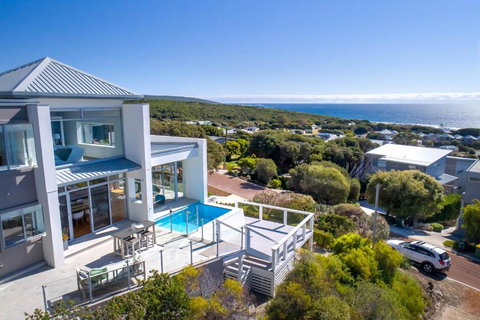 Salty Kiss I Private Properties - C Tourism 0