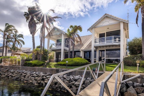 Salty Views - C Tourism 0