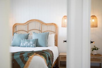Sanbis Cabin - Hidden Boutique Retreat, Sea Views with C Tourism