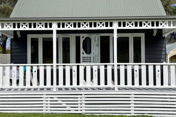 Sandpiper - Charming Beach Villa with C Tourism