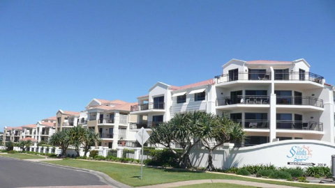 Sands 16, 20 - 22 Pacific Parade - C Tourism 0