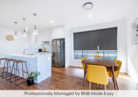 Sandstone - Family Entertainer, Refined Living - C Tourism 0