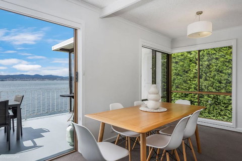 Sandy Bay Waterfront - C Tourism 1