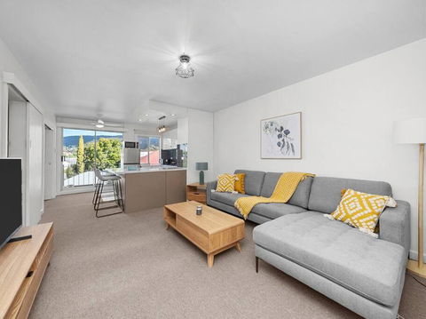 Sandy Bay Apartment With Hobart River View, Near UTAS - Stroll To Cafes And Shops - C Tourism 0