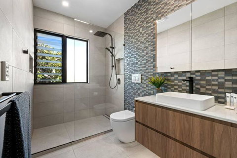 SPECTACULAR THREE BAYS - C Tourism 2