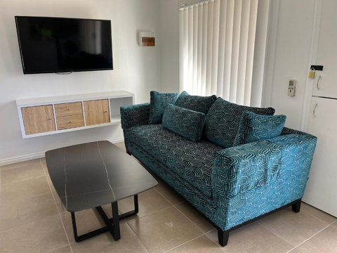 Sweet Home, Oakhurst - C Tourism 0