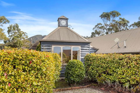 The Clocktower - Serene Stay At Herons Rise Vineyard - C Tourism 0