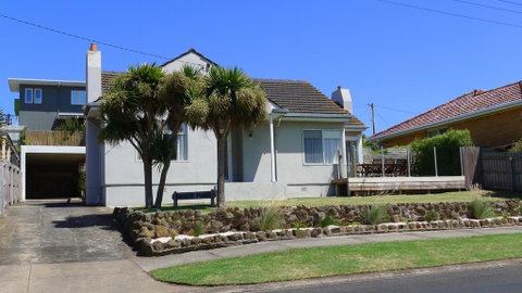 BEACHPOINT COTTAGE - C Tourism 0