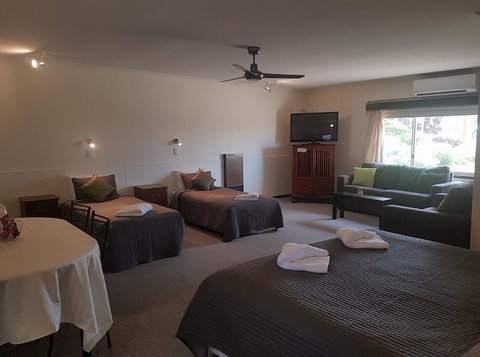 Beachport Motor Inn - C Tourism 1