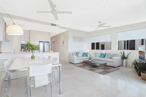 Beachside Vibes, Sunshine Beach - C Tourism 3