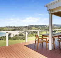 Beachview - walking track straight down to the beach - C Tourism