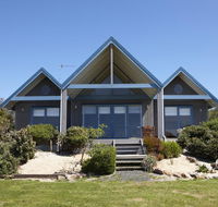 Bear Gully Coastal Cottages - C Tourism