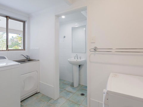 Beauty And The Beach', 88 Foreshore Drive - Large Home With WIFI & Water Views - C Tourism 2