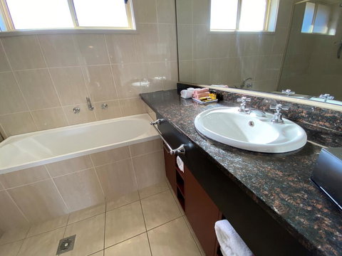 Best Western Plus All Settlers Motor Inn - C Tourism 2