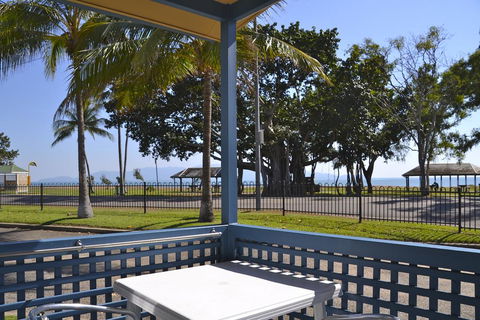 BIG4 Rowes Bay Beachfront Holiday Park - C Tourism 1