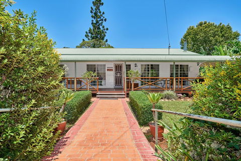 Birds 'n' Bloom Cottages - C Tourism 3