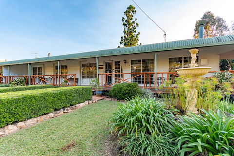 Birds 'n' Bloom Cottages - C Tourism 2