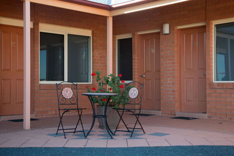 Bishop's Lodge Motor Inn - C Tourism 1