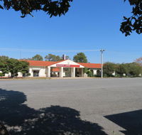 Bishops Lodge Narrandera - C Tourism