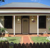 Bloomsbury Cottage - C Tourism