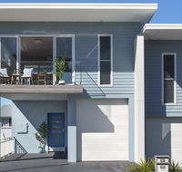 Blue Pelican - pacific views walk to beach - C Tourism