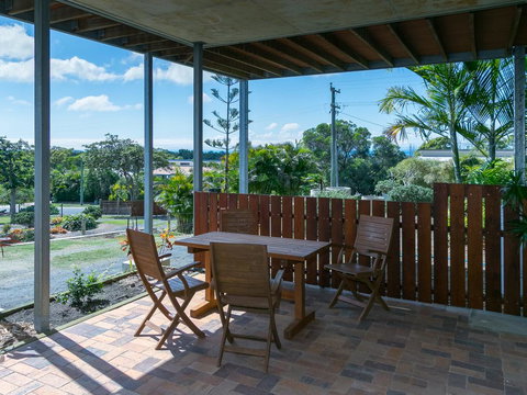 Blue Water Retreat - Upstairs & Downstairs - C Tourism 3