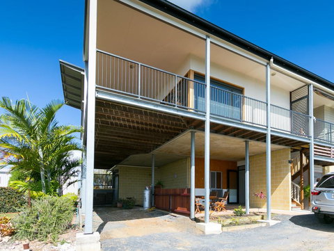 Blue Water Retreat - Upstairs & Downstairs - C Tourism 1