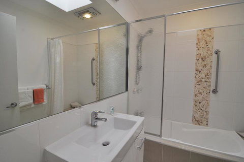 Bluedock Apartments - C Tourism 1