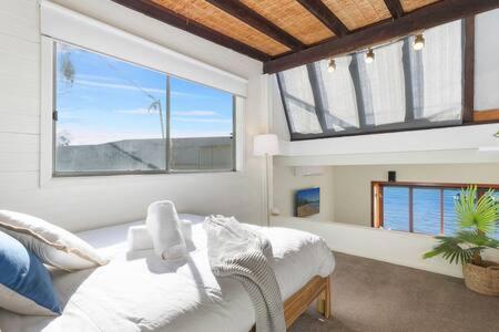 Waterfront Scotland Island Holiday Home - Family & Pet Friendly - 3 Bedrooms - Wifi - Netflix - Private Jetty - C Tourism 3