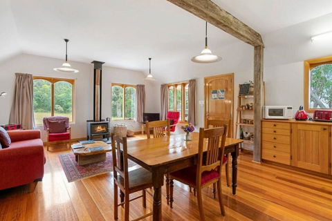 Wine Loft - Cosy Country Retreat With Ocean Views - C Tourism 1