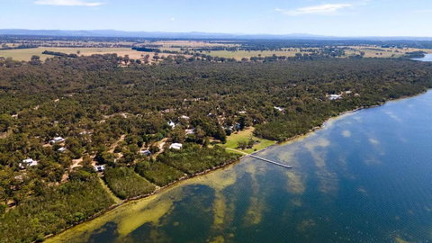 Dargo - Waterfront Retreat - C Tourism 3
