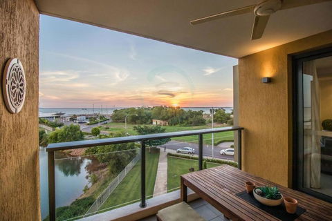 ZEN BY THE OCEAN - 1-BR Executive Biz Retreat - C Tourism 0