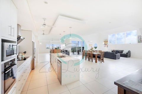 ZEN LUXURY: 2-Story 4-BR Penthouse In Darwin City With Mindal Markets & Harbour Views - C Tourism 2