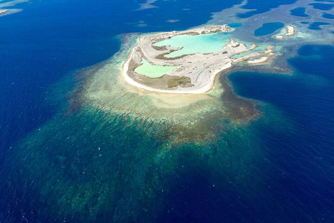 Abrolhos Islands Fixed-Wing Scenic Flight - C Tourism 4