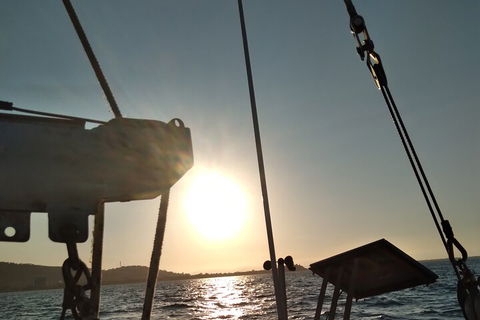 Townsville Small Group Early Morning Sailing Cruise Boat Tour Charter Hire - C Tourism 5